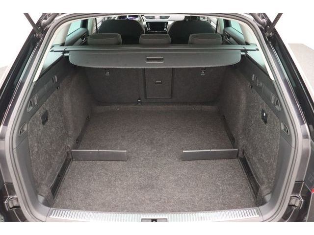 Fahrzeugabbildung SKODA Superb Combi Ambition LED ACC Navi DSG