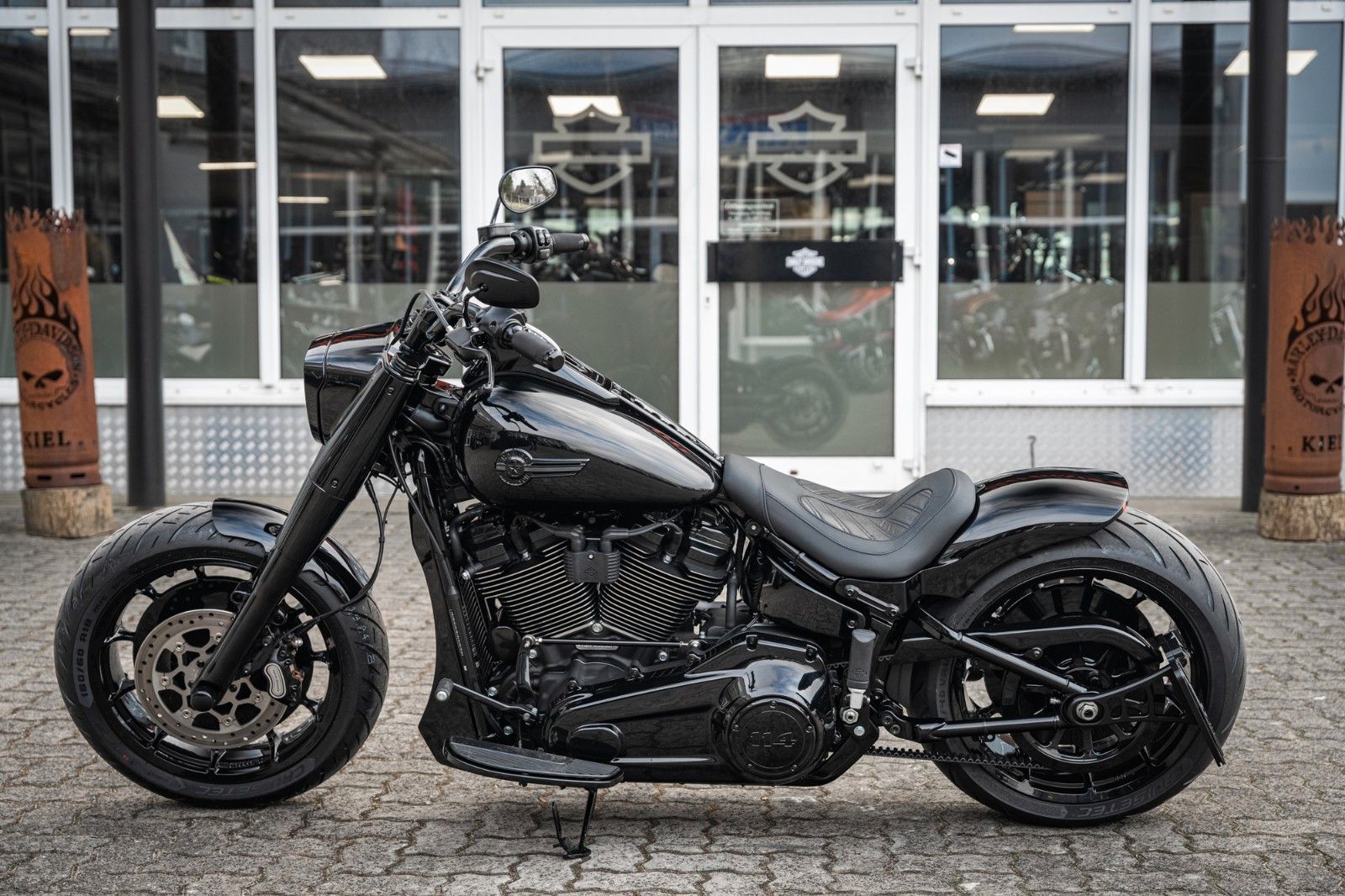 Fahrzeugabbildung Harley-Davidson ALL DARK FAT BOY FLFBS 114 MY24 -JEKILL&HYDE-