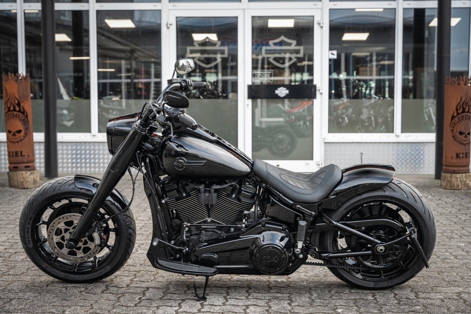 Fahrzeugabbildung Harley-Davidson ALL DARK FAT BOY FLFBS 114 ci - JEKILL&HYDE