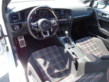 Volkswagen Golf - 9