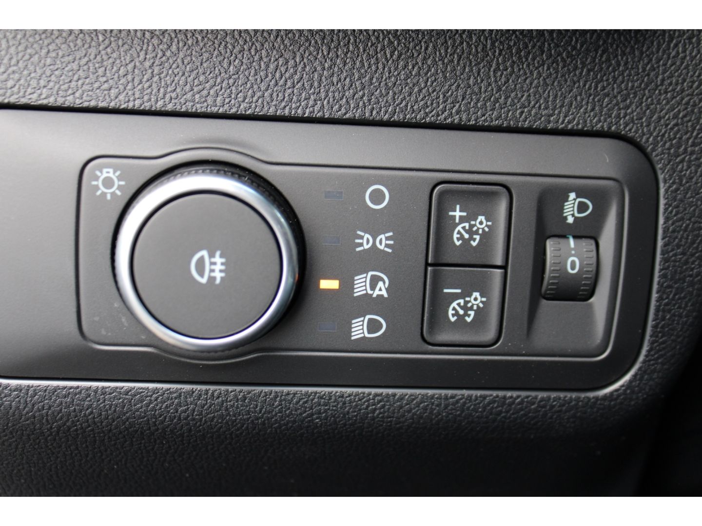 Fahrzeugabbildung Ford Kuga ST-Line Autom. LED GRA TWA PDC RFK Navi AHK