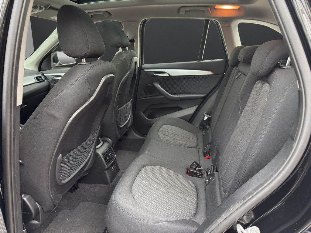 BMW X1 sDrive18d ADVANTAGE LED NAVI PANO PDC SHZ 17" foto 7