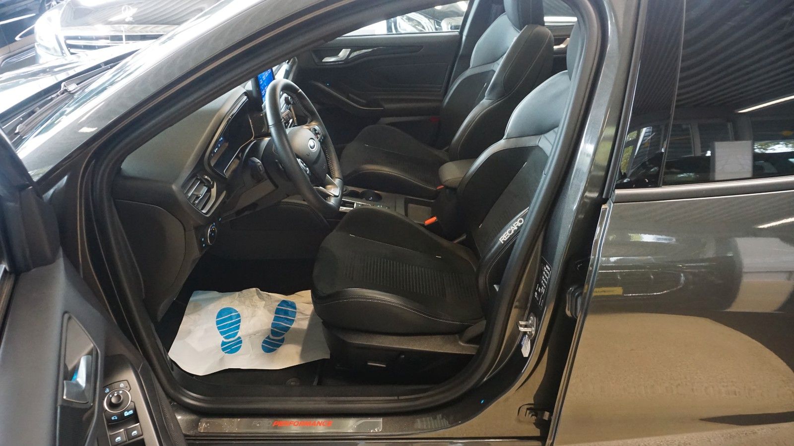 Fahrzeugabbildung Ford Focus Turnier ST * RECARO * PERFORMANCE *