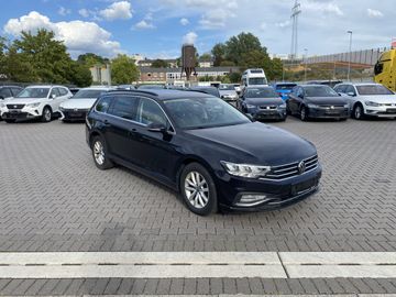 Volkswagen Passat - 1