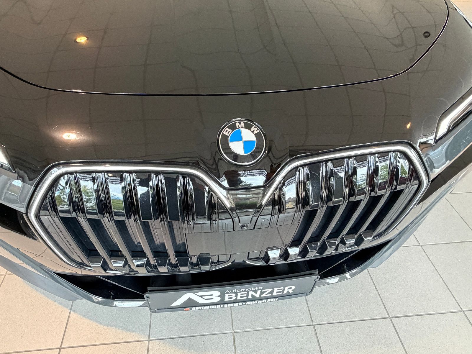 Fahrzeugabbildung BMW 740 d xDrive M Sport/CINEMA-TV/SKY LOUNGE/ICONIC