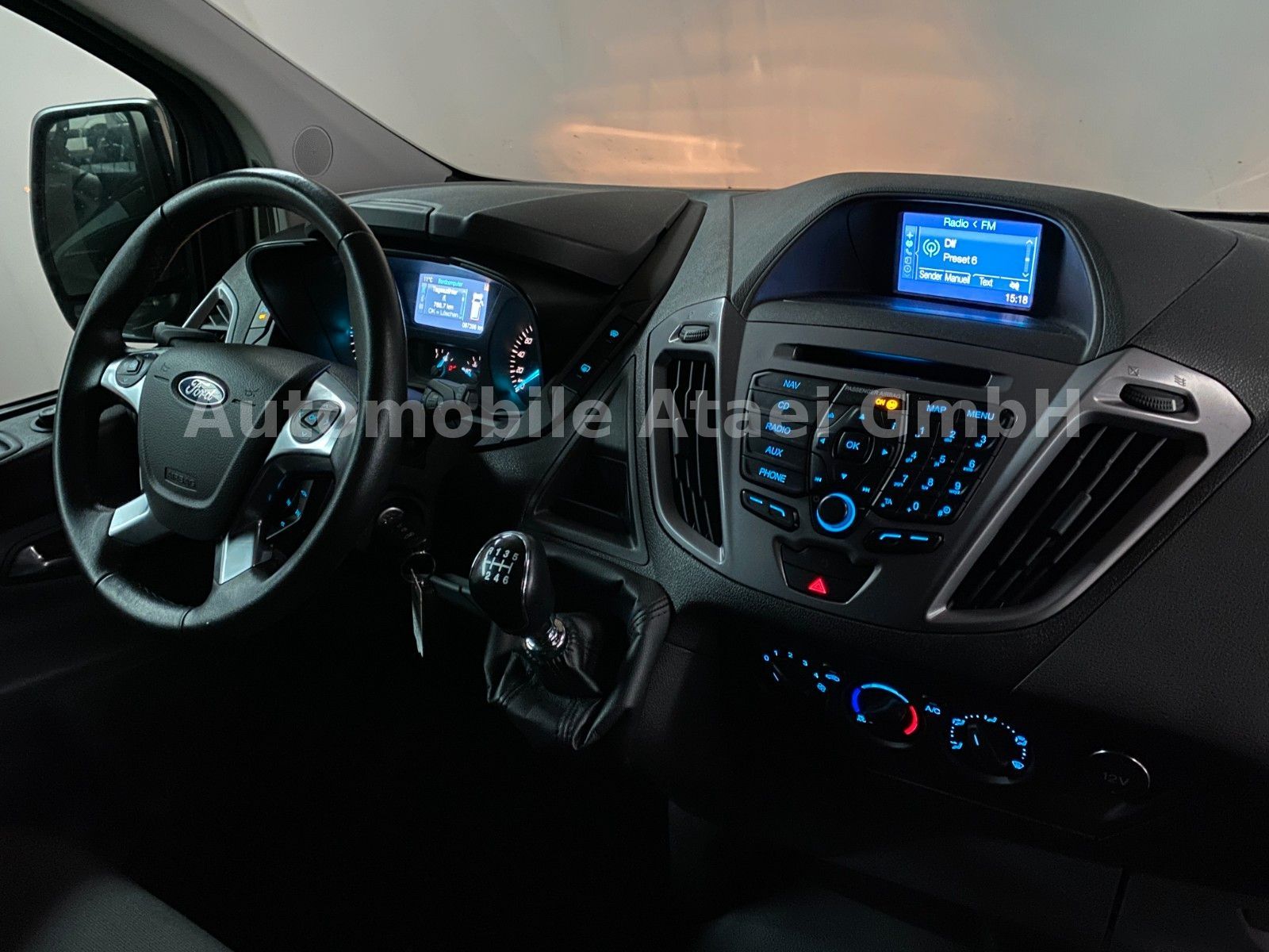 Fahrzeugabbildung Ford Transit Custom Kombi 310 *Rollstuhl-Lift* (5128)
