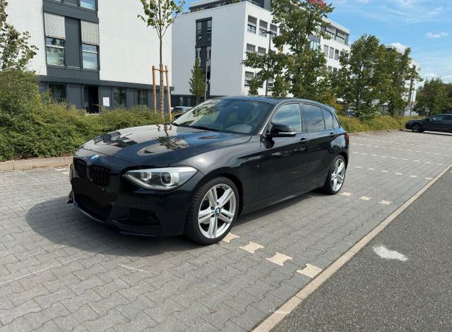 BMW 1er 120d F20 M Paket Automatik / 2.0 1...