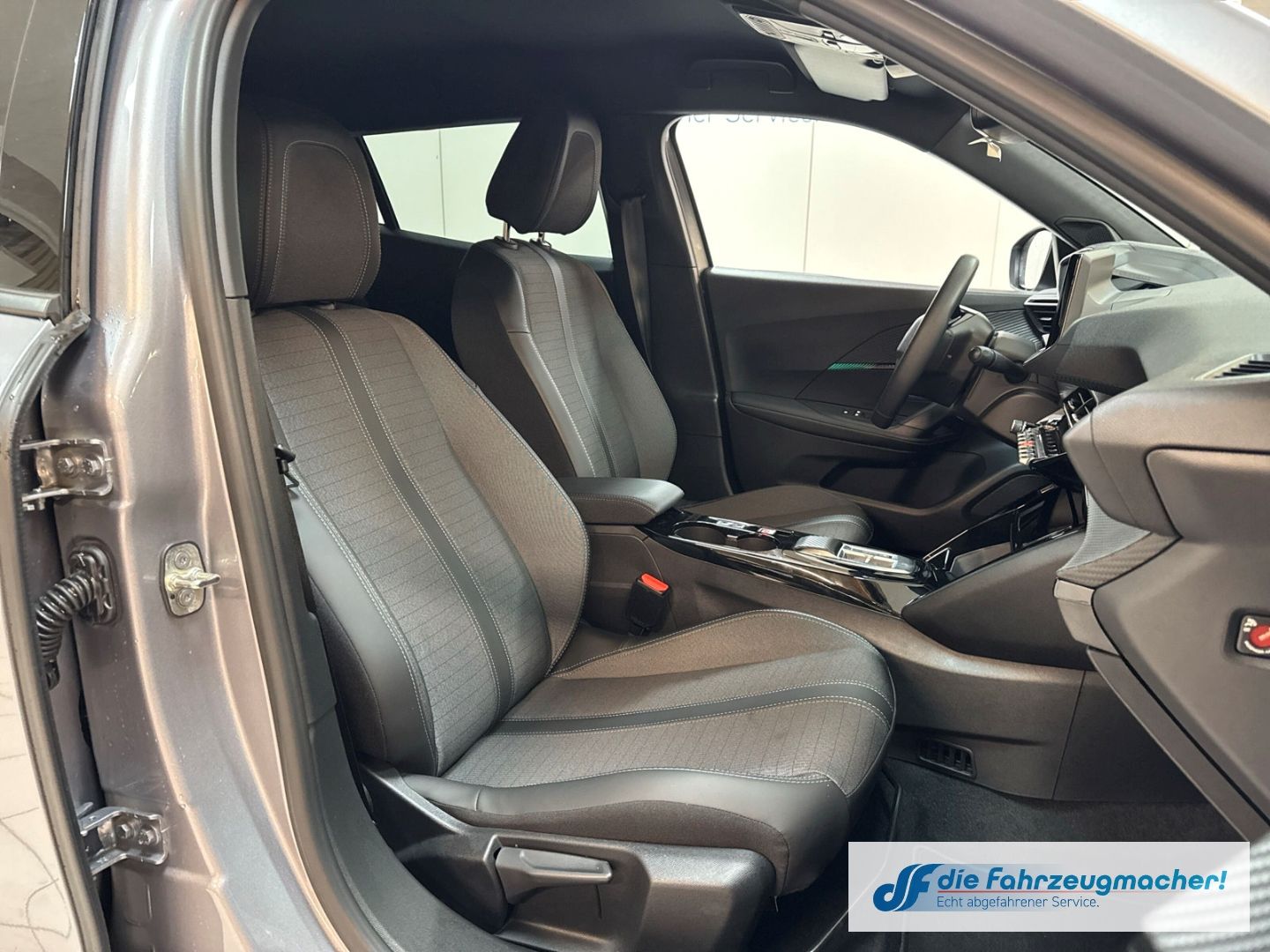 Fahrzeugabbildung Peugeot 2008 e- Allure Pack Navi LED Apple CarPlay Andro