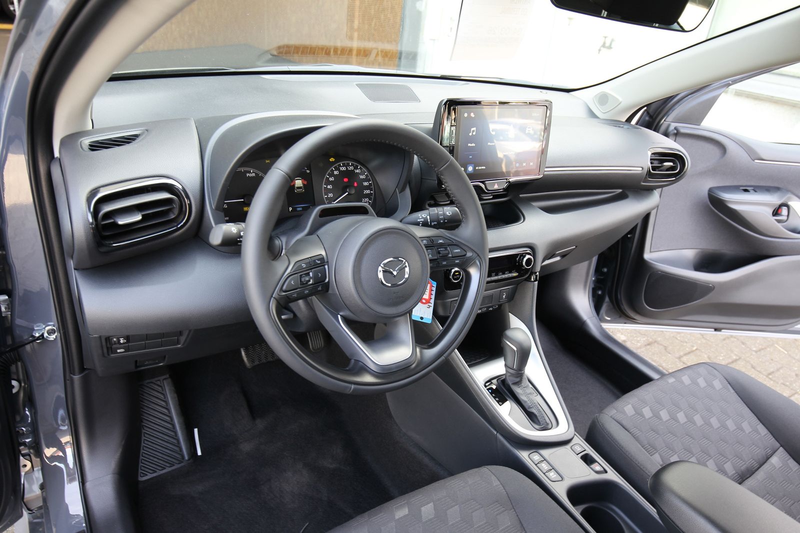 Mazda 2 Hybrid - Bild 8