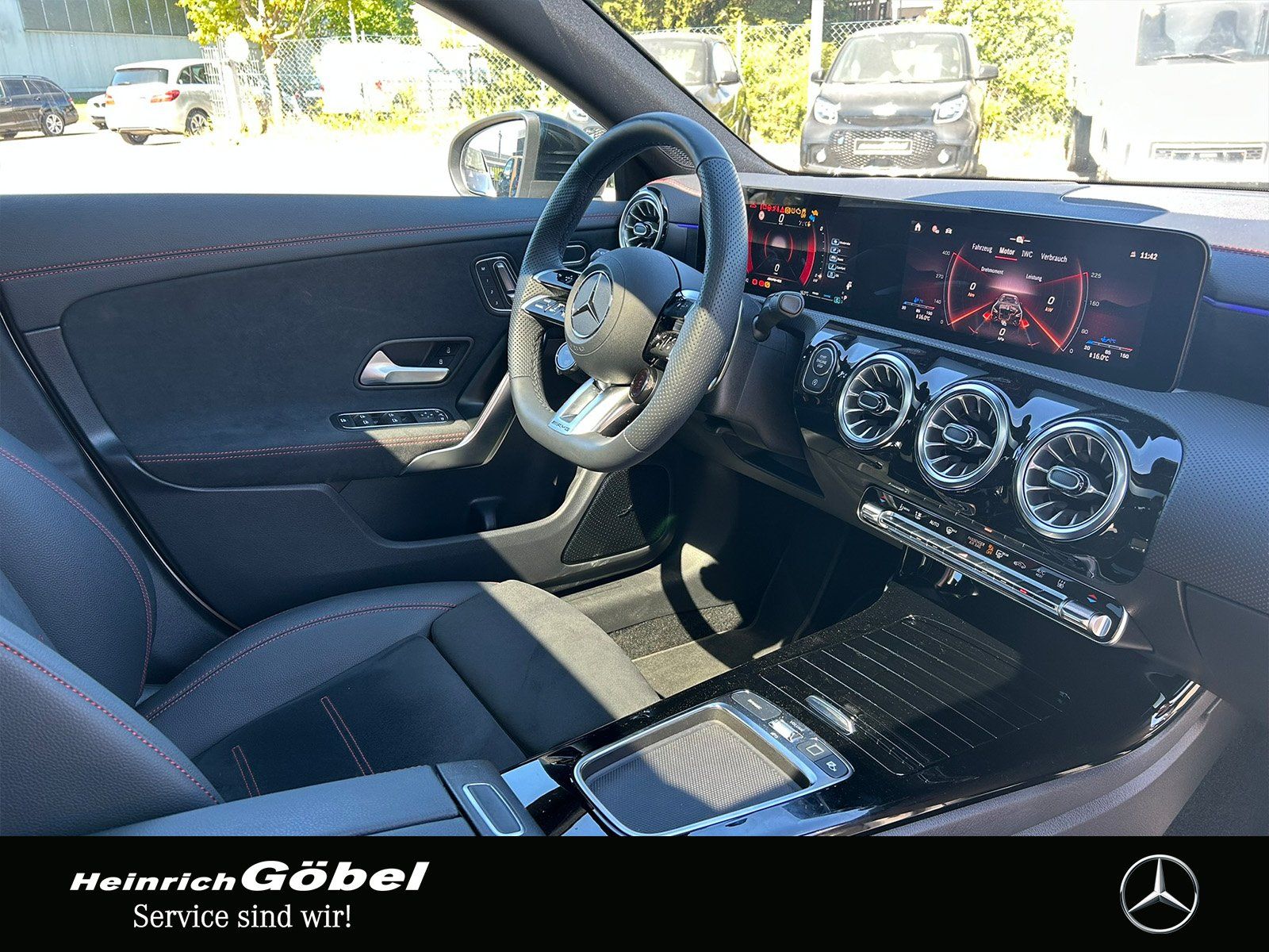 Fahrzeugabbildung Mercedes-Benz AMG CLA 35 4M AERODYNAMIK*STANDHEIZUNG*PANORAMA