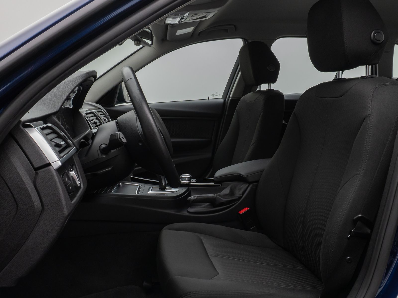 Fahrzeugabbildung BMW 320i Advantage HiFi Navi Lordos PDC LED Alarm