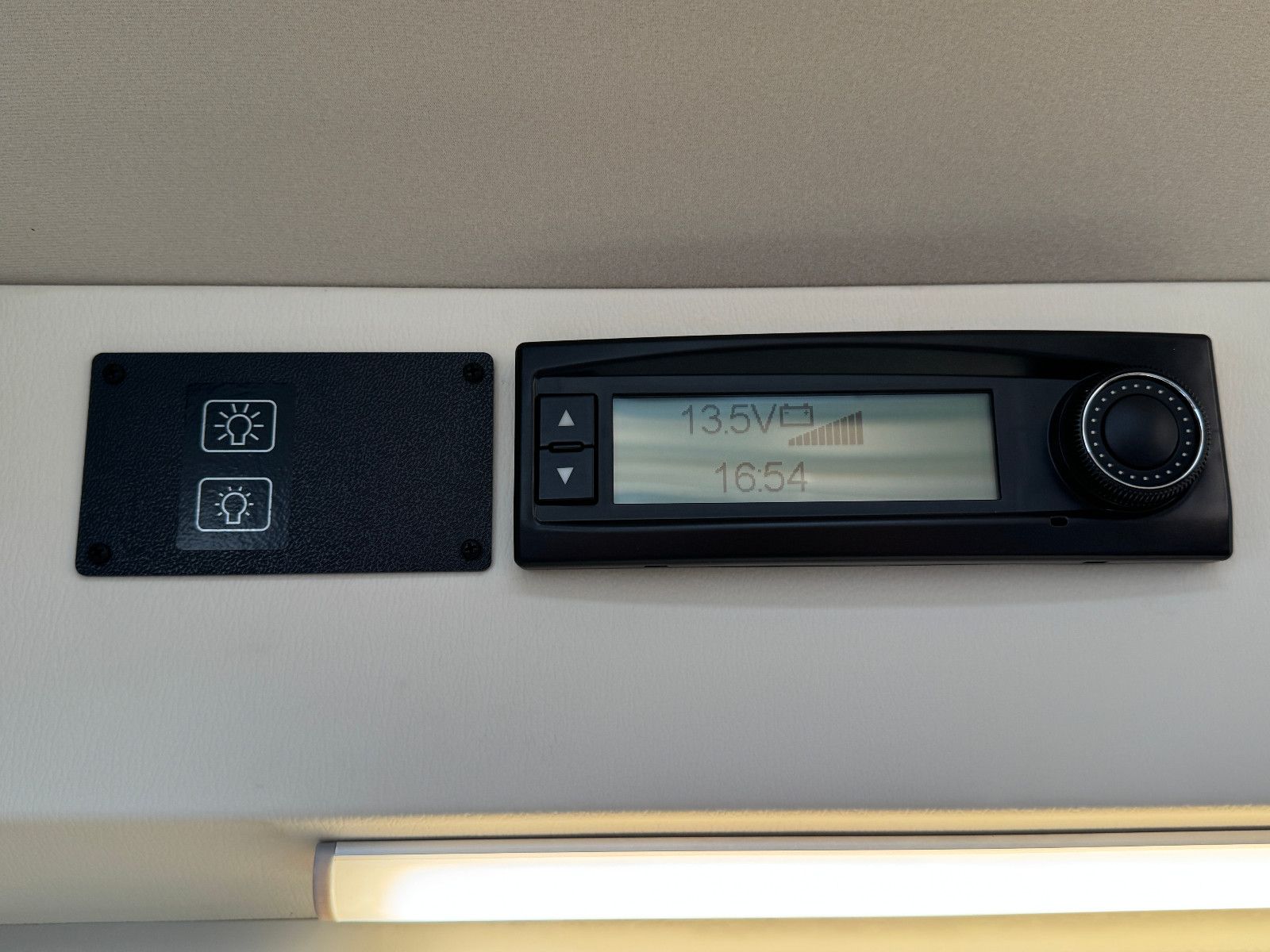 Fahrzeugabbildung Westfalia Columbus 601 D 4 SCHLAFPLÄTZE SOLAR AHK 1.HAND