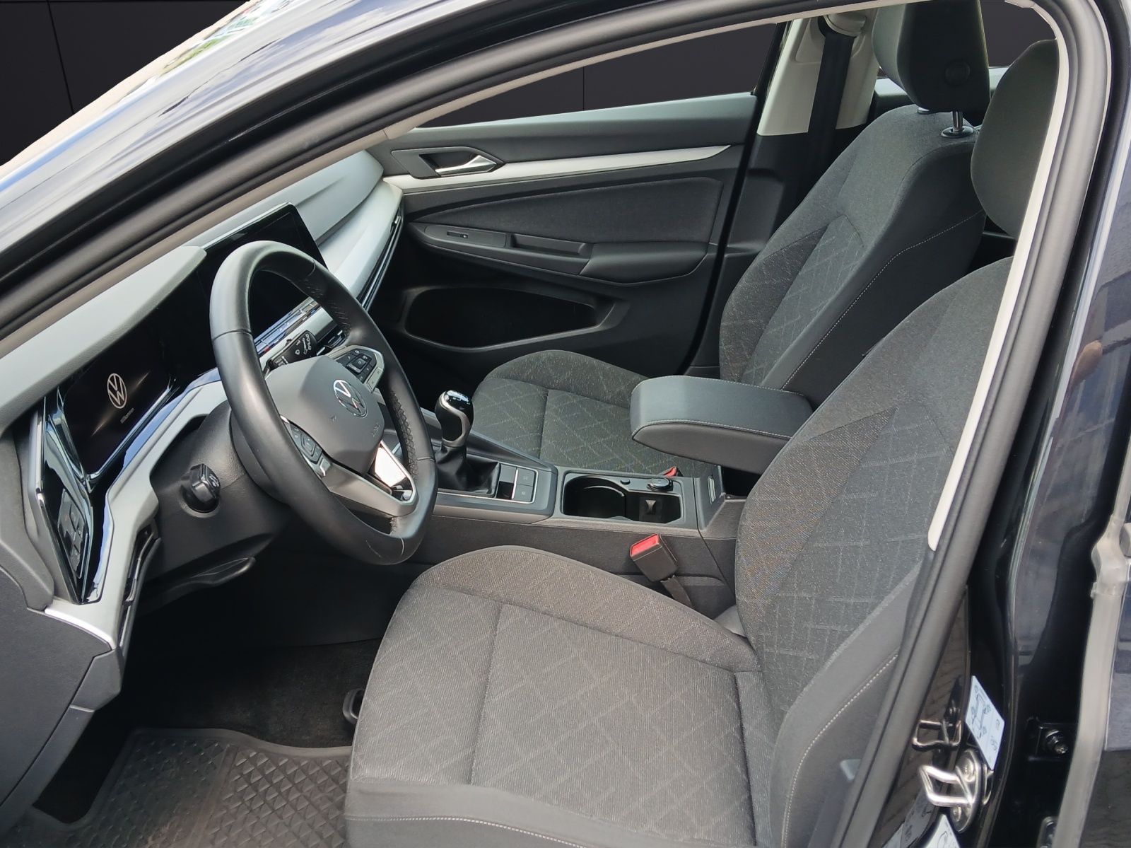 Fahrzeugabbildung Volkswagen Golf VIII Variant TDI Life LED Navi AID ACC Park