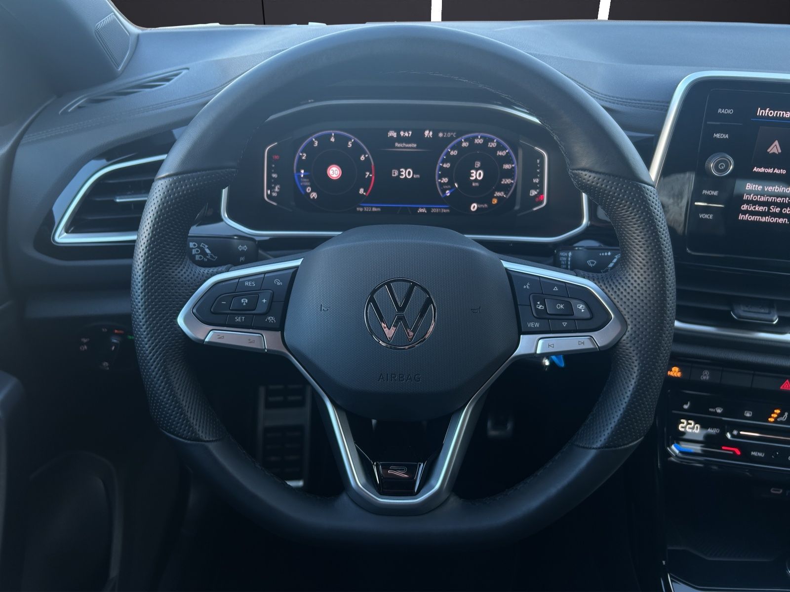 Fahrzeugabbildung Volkswagen T-Roc R-Line TSI IQ.Light ACC SH RearView AppCon