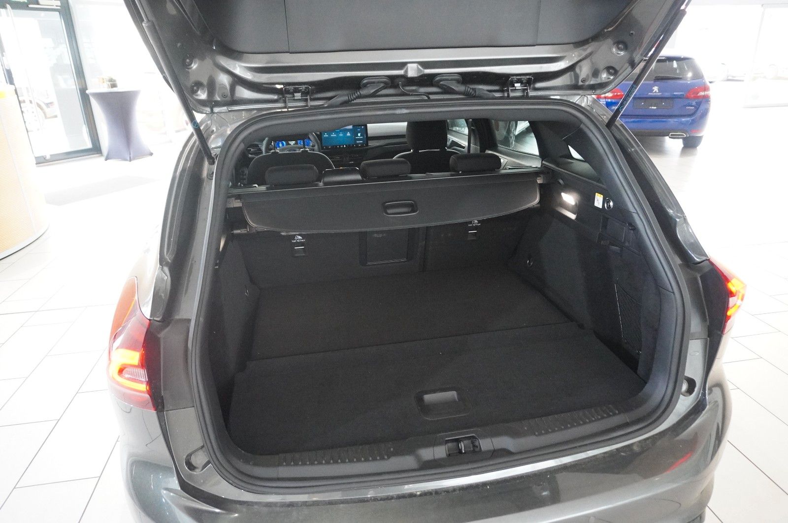 Fahrzeugabbildung Ford Focus Turnier 1.0 ST-LINE X NAVI/LED/KAMERA/DAB+