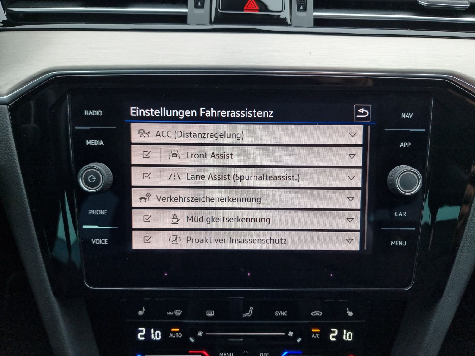 Fahrzeugabbildung Volkswagen Passat Variant TSI Elegance DSG Matrix Navi AID