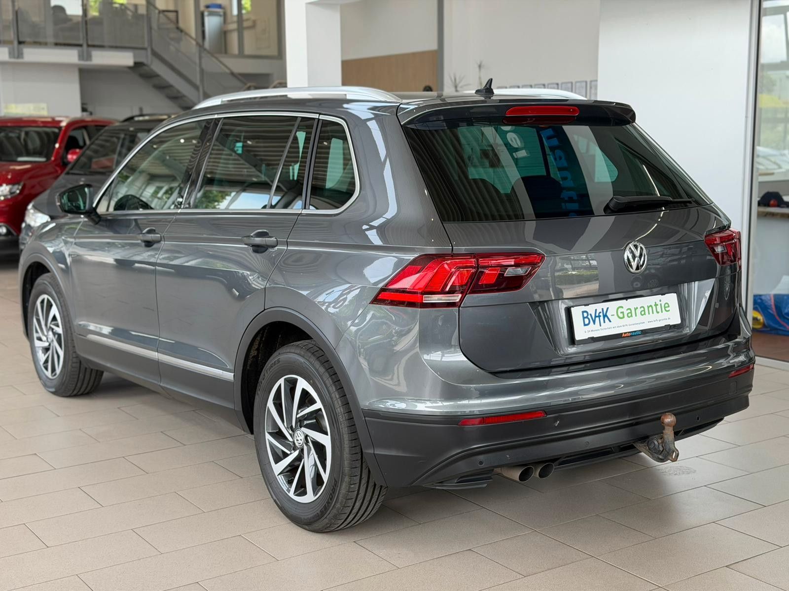 Fahrzeugabbildung Volkswagen Tiguan 2.0TDI Sound SITZHZG ACC NAVI AHK 8xALU
