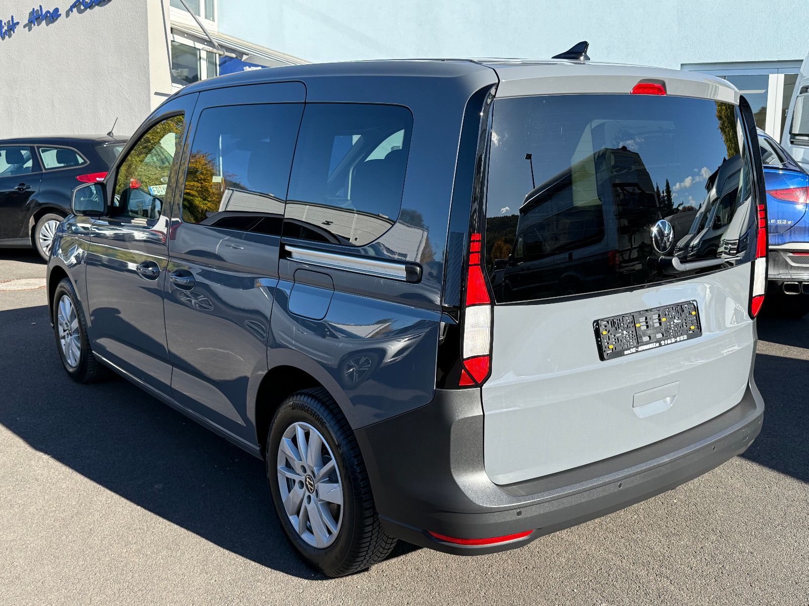 Fahrzeugabbildung Volkswagen Caddy TSI 7-Sitzer GRA AHK DAB Navi Kamera