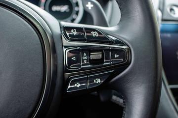 2021 Aston Martin DBX — миниатюра 32