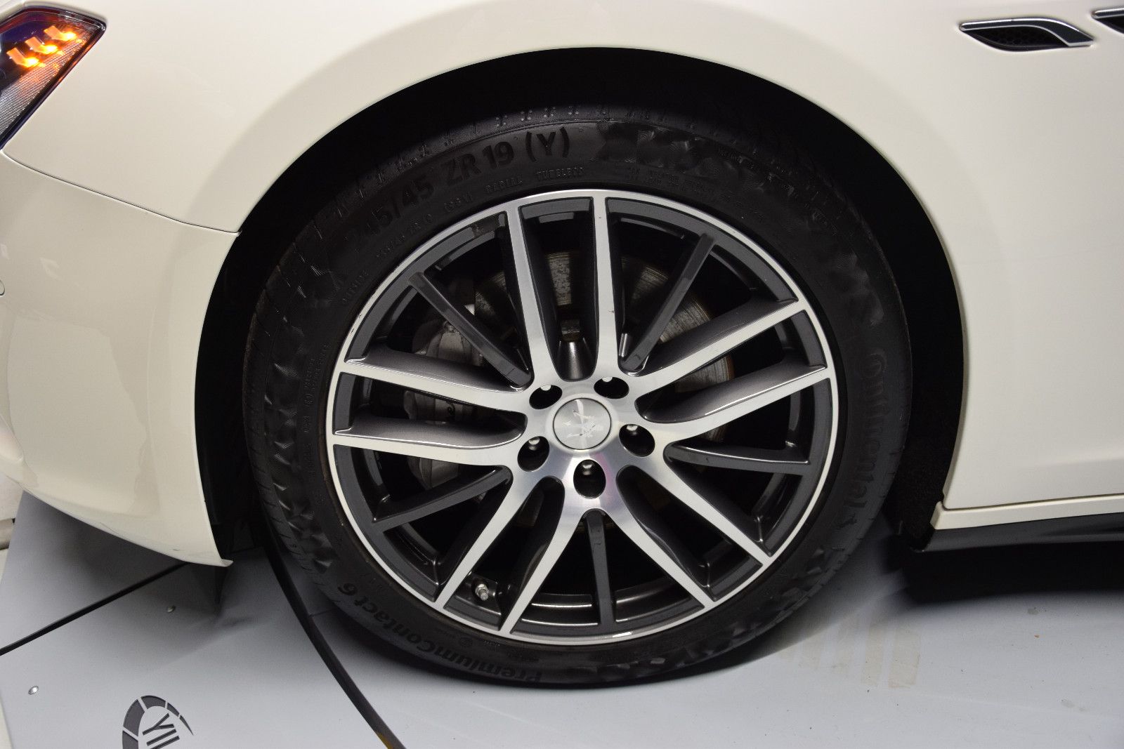 Fahrzeugabbildung Maserati Ghibli Diesel Schiebedach Memory B&W Sitzbelüft.