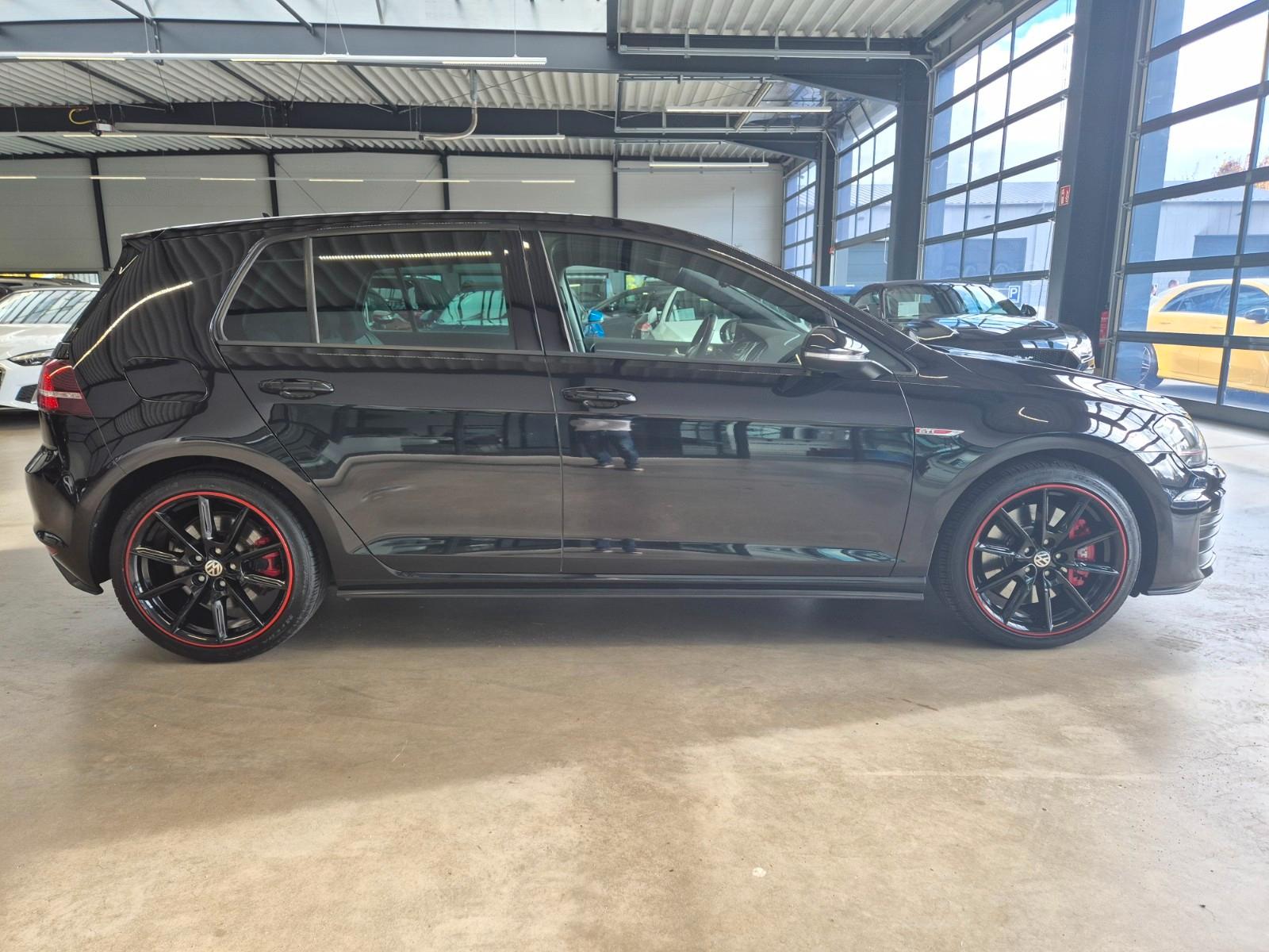 Volkswagen GOLF VII GTI PERFORMANCE NAVI SHZ PDC PANO XENON