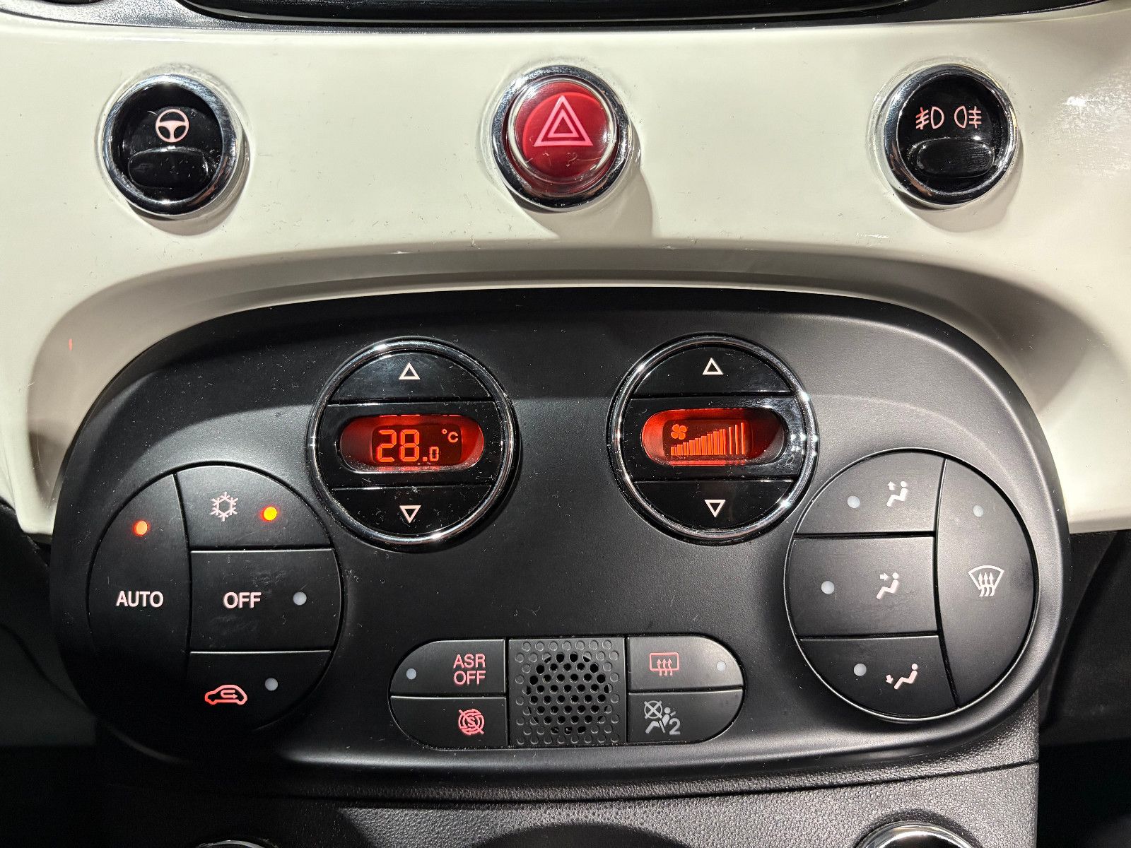 Fahrzeugabbildung Fiat 500 Dolcevita/PANO/PDC/KLIMA/DAB/TEMPOMAT/BLUETO