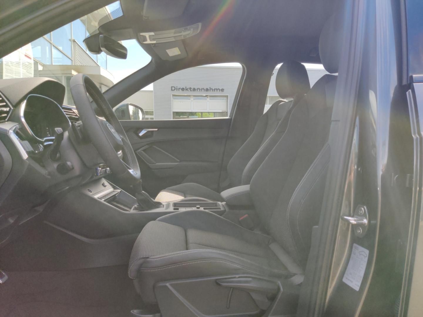 Fahrzeugabbildung Audi Q3 SUV S line Q3 35 TDI, 19", Assistenzpak, Navi