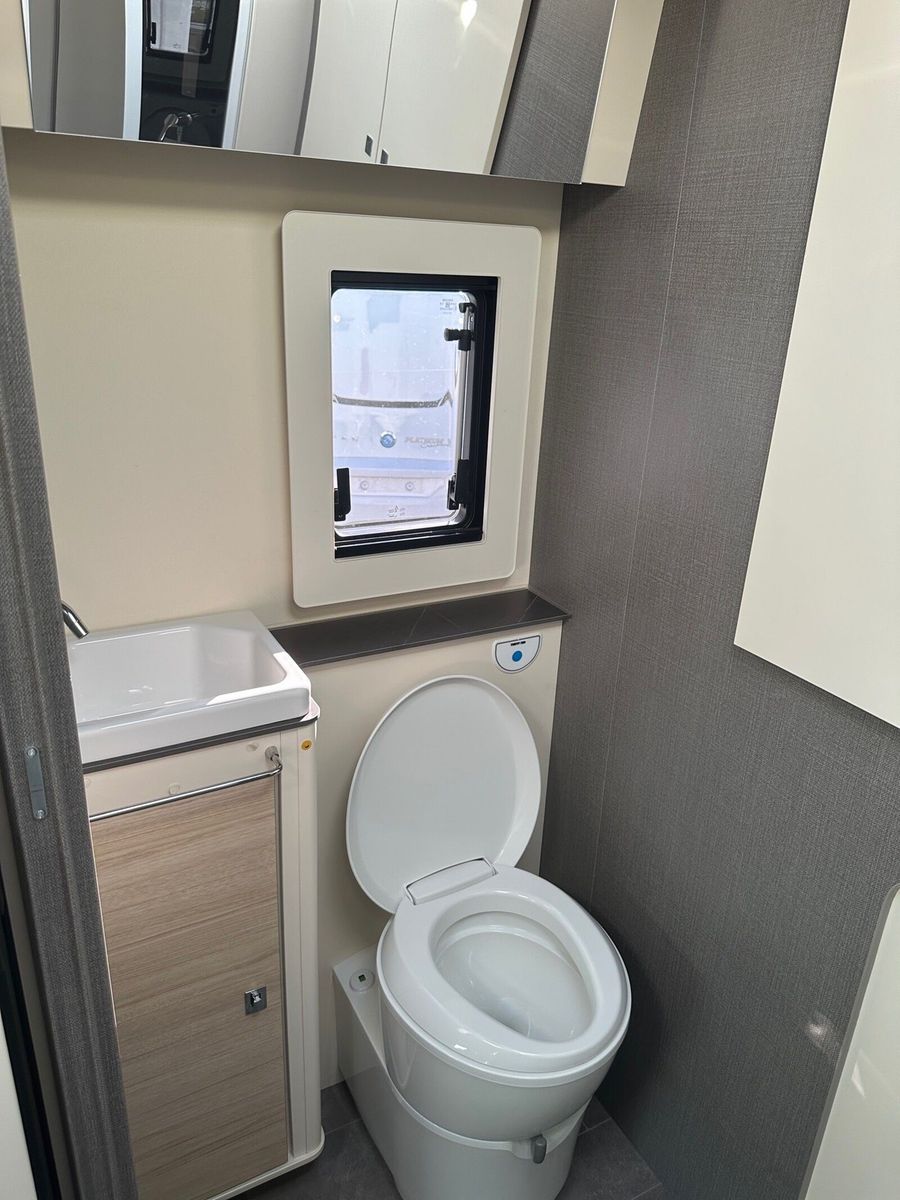 Fahrzeugabbildung Ahorn Camp T 640 Plus TV,Hubbett,Fahrradträger,Markise