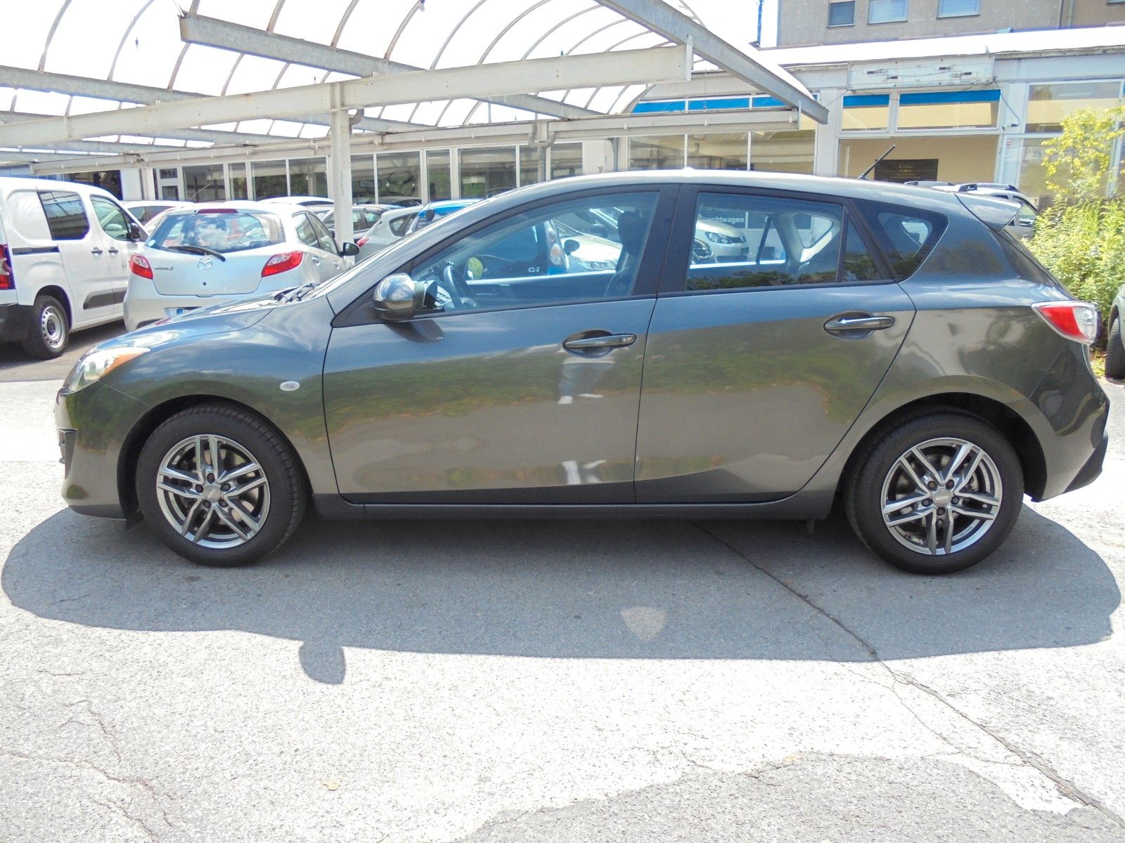 Fahrzeugabbildung Mazda 3 Lim. Exclusive-Line Automatik/Klima/Shz/PDC/
