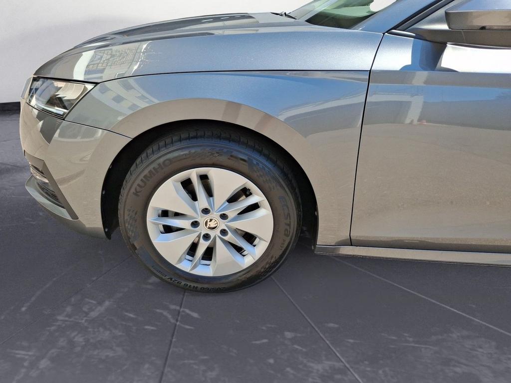 Skoda Octavia 2023 г. Серый, пробег 58333 км