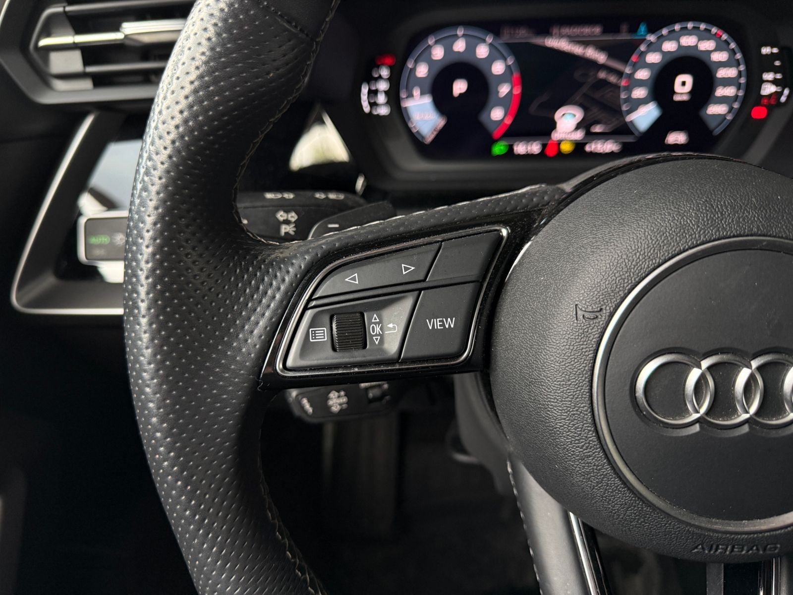 Fahrzeugabbildung Audi A3 Sportback  35 TFSI S line AHK LED NAVI