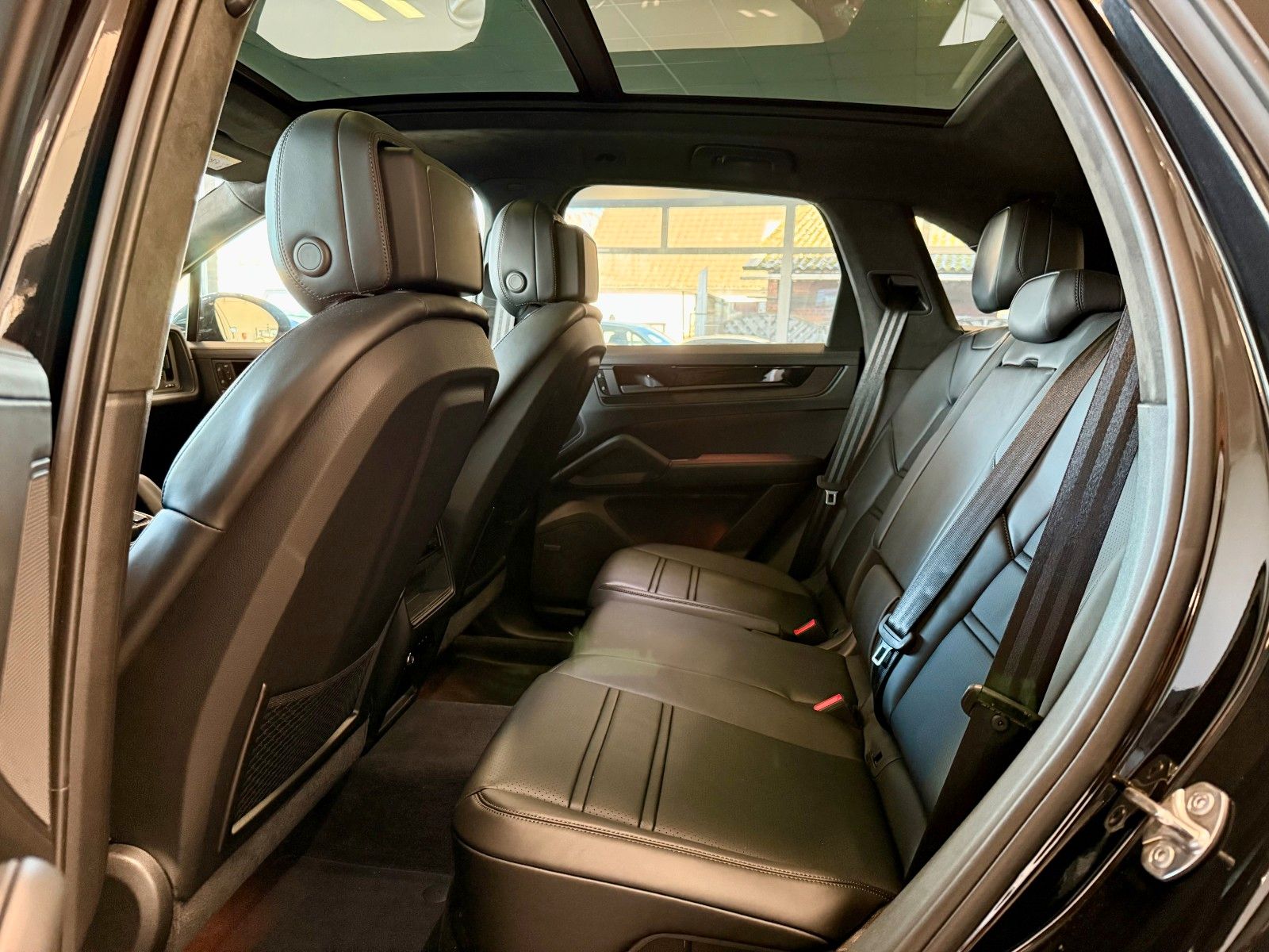 Fahrzeugabbildung Porsche Cayenne GTS SportDesign/Panorama/InnoDrive