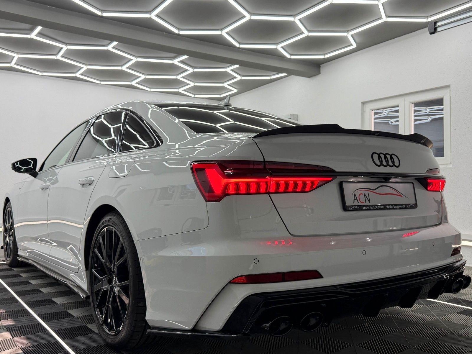Fahrzeugabbildung Audi A6 Lim. 55 TFSI e Quattro/S6 OPTIK/STERNENHIMMEL