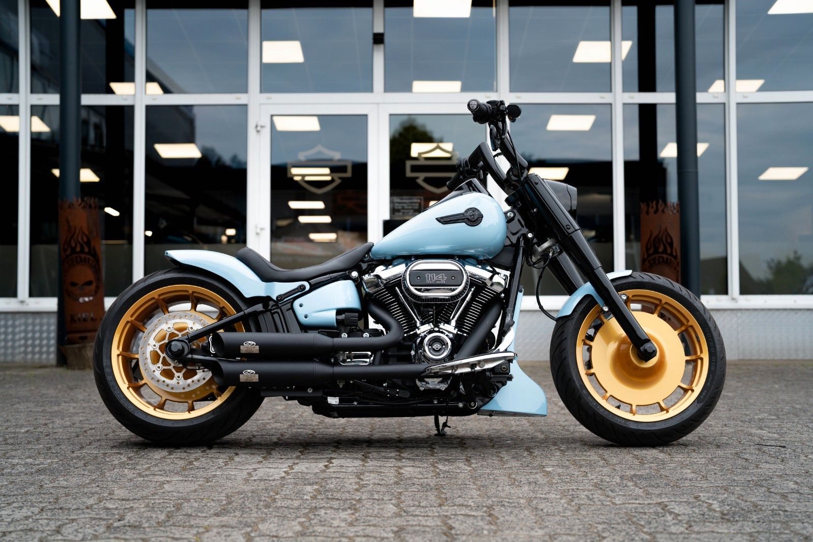 Fahrzeugabbildung Harley-Davidson Light Blue FAT BOY FLFBS 114 - Jekill & Hyde-