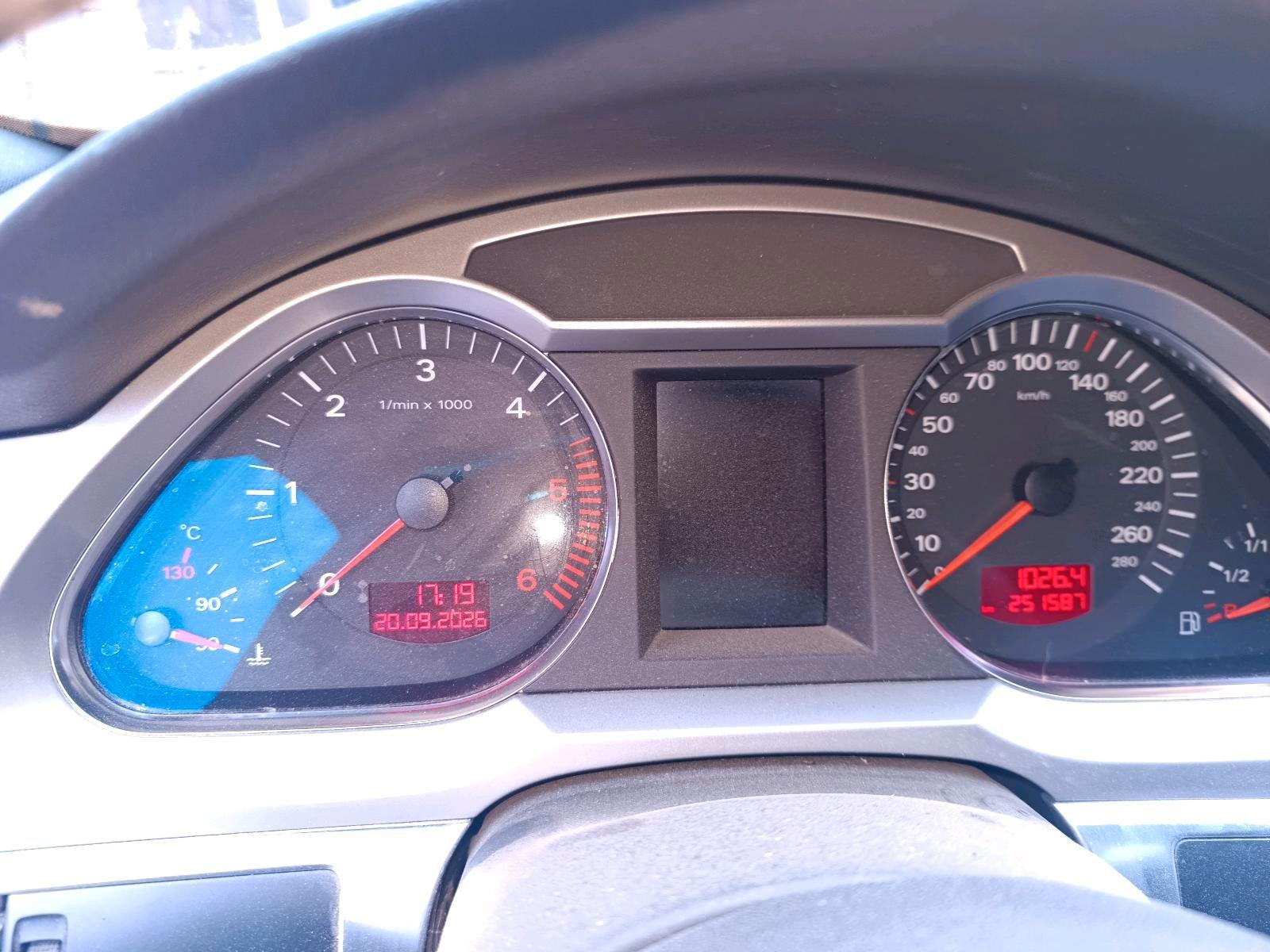 Audi Quattro 2007 — interior