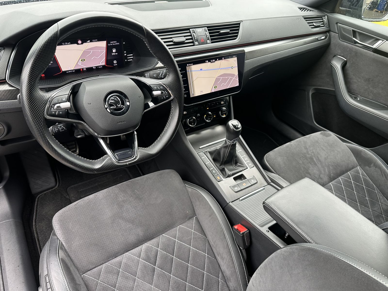 Fahrzeugabbildung SKODA Superb Combi 2.0 TDI Sportline NAV+LED+AHK+VCOCK