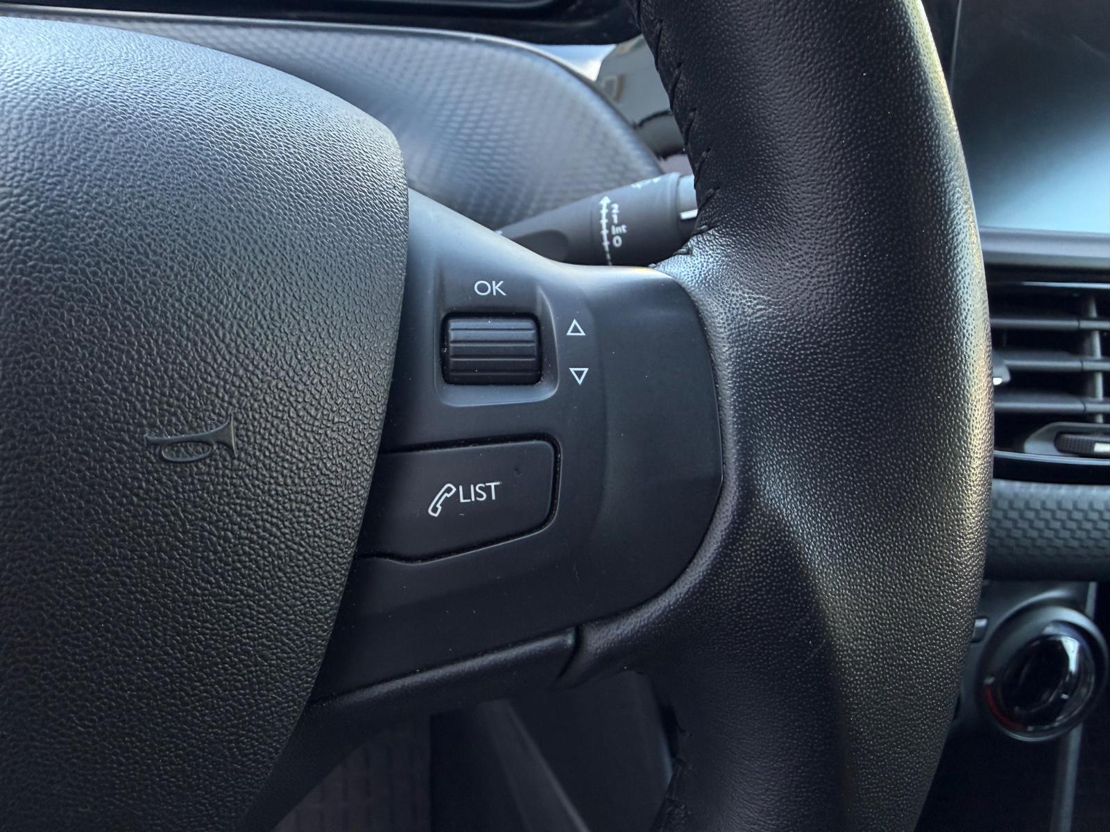 Peugeot 2008 Active SHZ*PDC*KLIMA*AUTOMATIK*