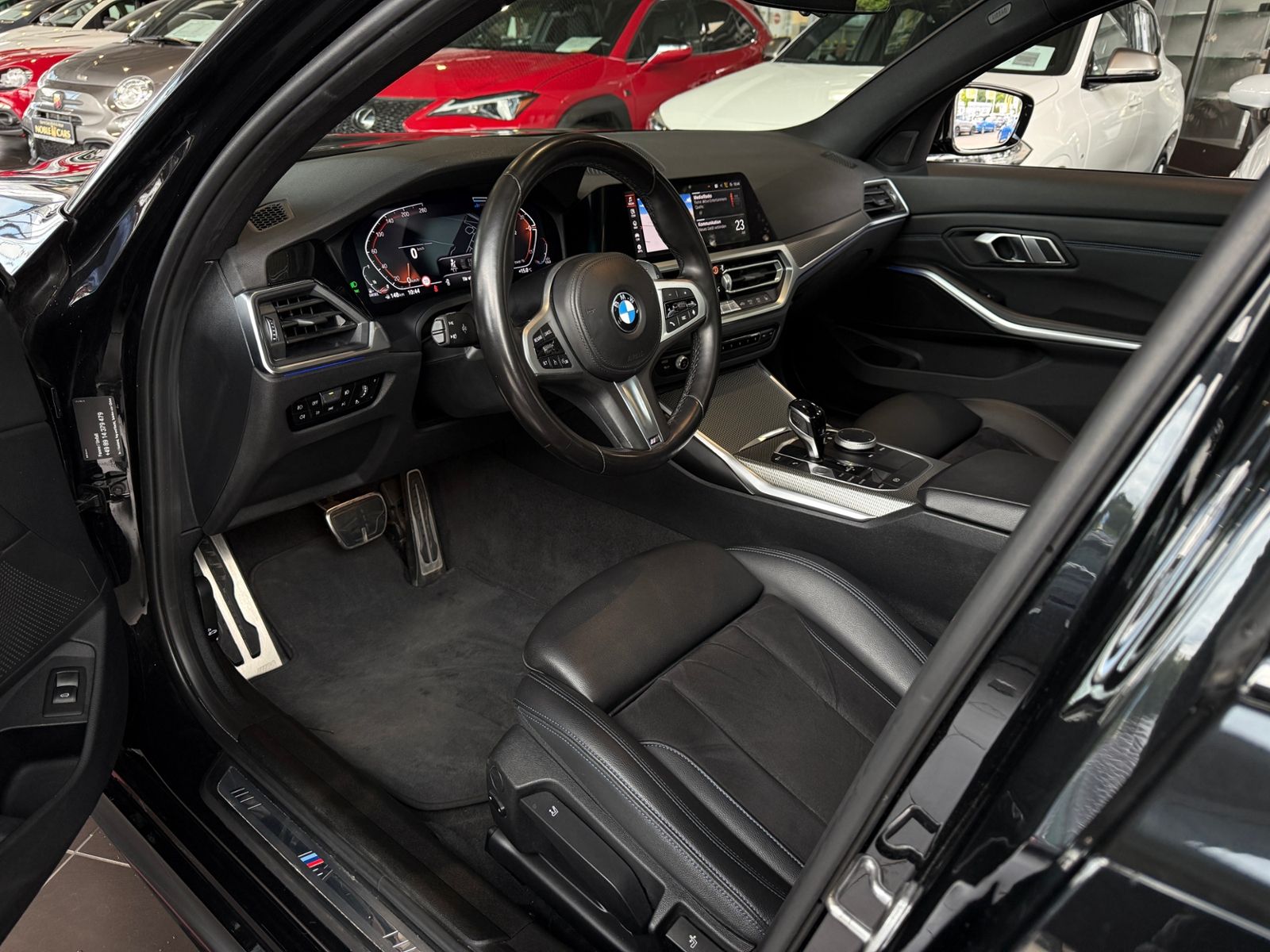 Fahrzeugabbildung BMW 320d xDrive M Sport PANO KAM LED