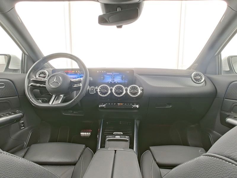 Fahrzeugabbildung Mercedes-Benz EQA 300 4M AMG AHK+Leder+FahrassPak+Memory+Ambi