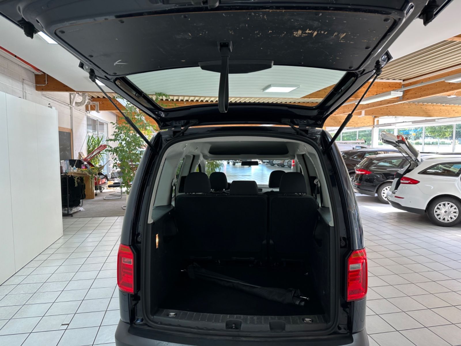 Fahrzeugabbildung Volkswagen Caddy PKW Trendline BMT 4Motion*Klima*