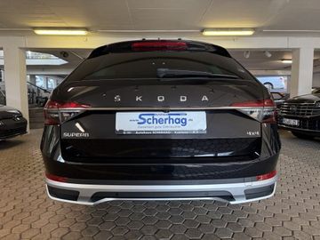 Fotografie des Skoda Superb Combi 2,0l TDI DSG Scout 4x4
