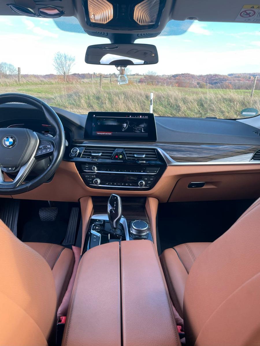 BMW 530d xDrive Touring - Pano, 360°, Standheizung  
