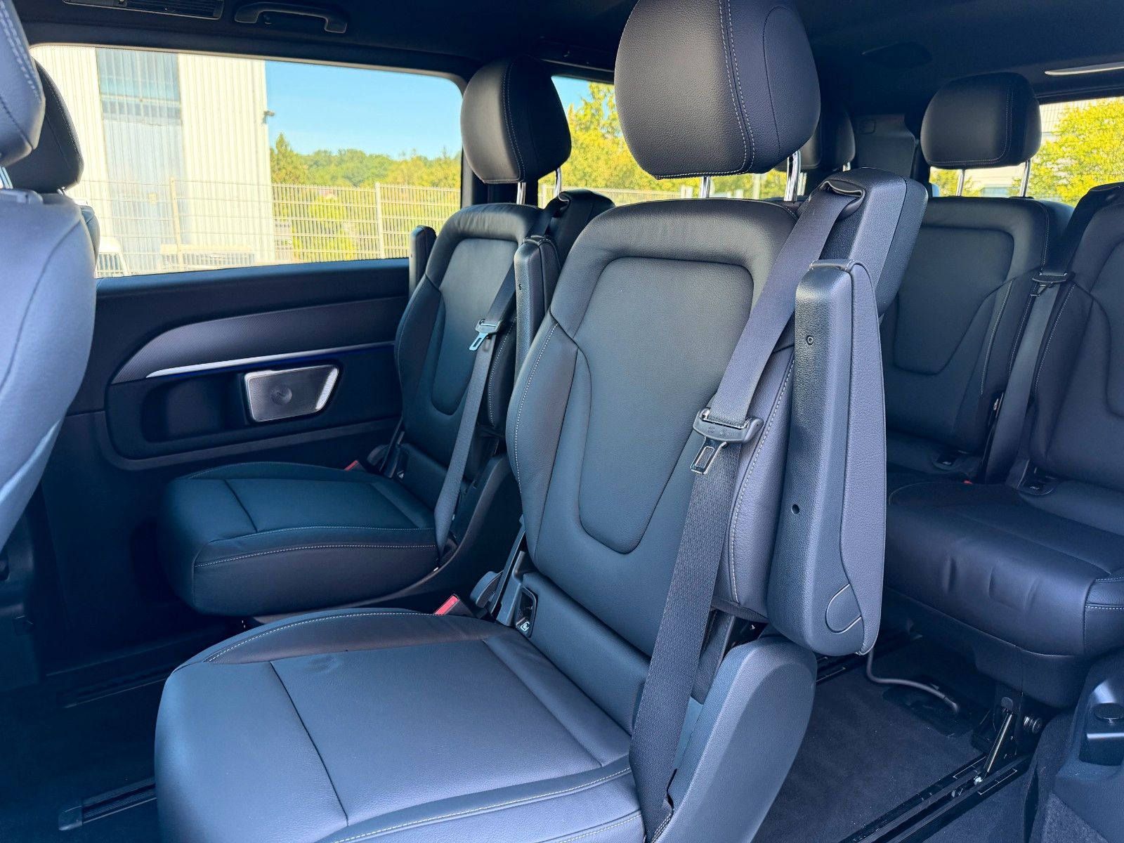 Fahrzeugabbildung Mercedes-Benz V 300 d AVA 4MATIC AMG AHK2,5 DISTRONIC Standh