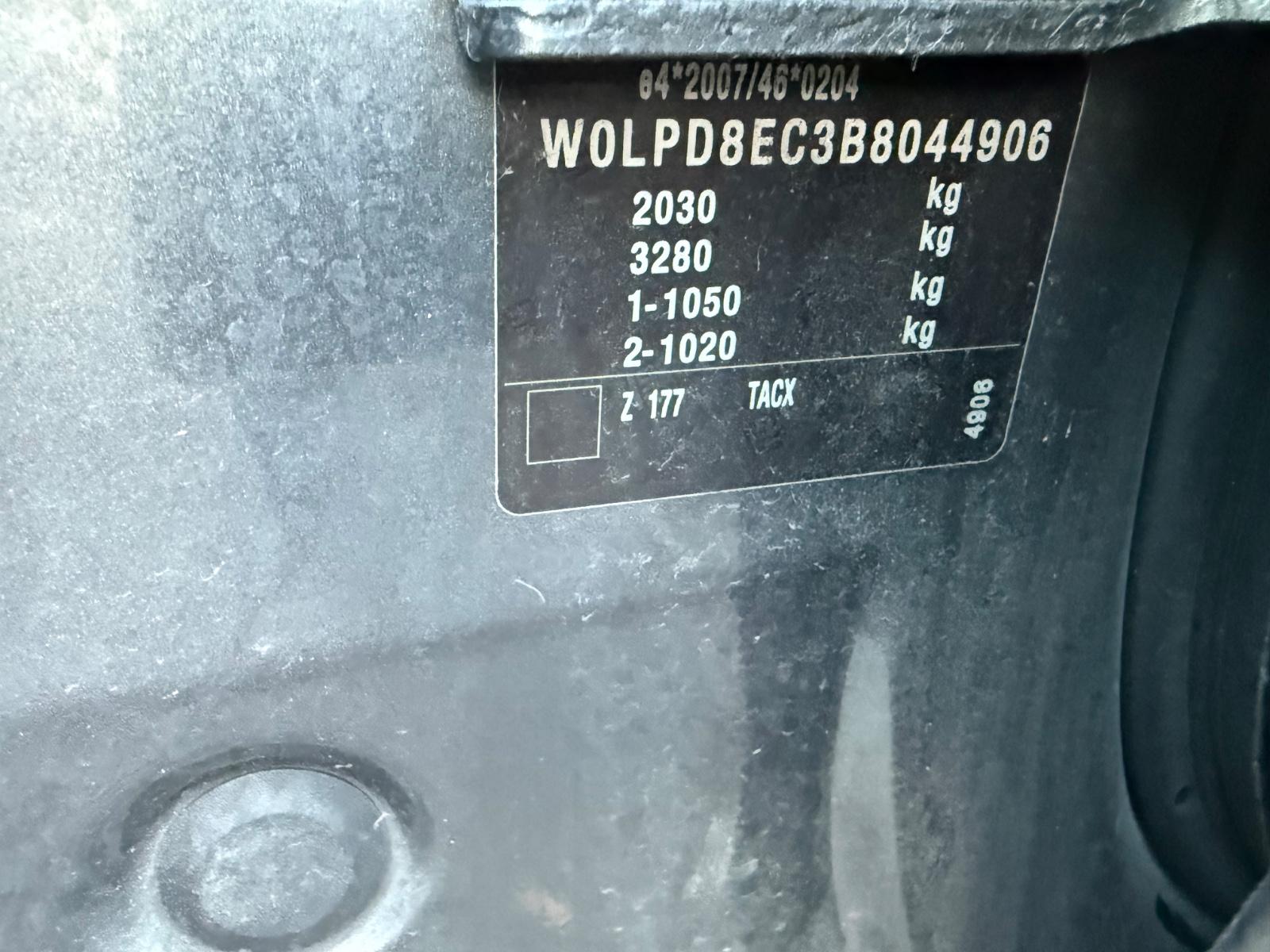 Opel Astra 2011 — photo 37