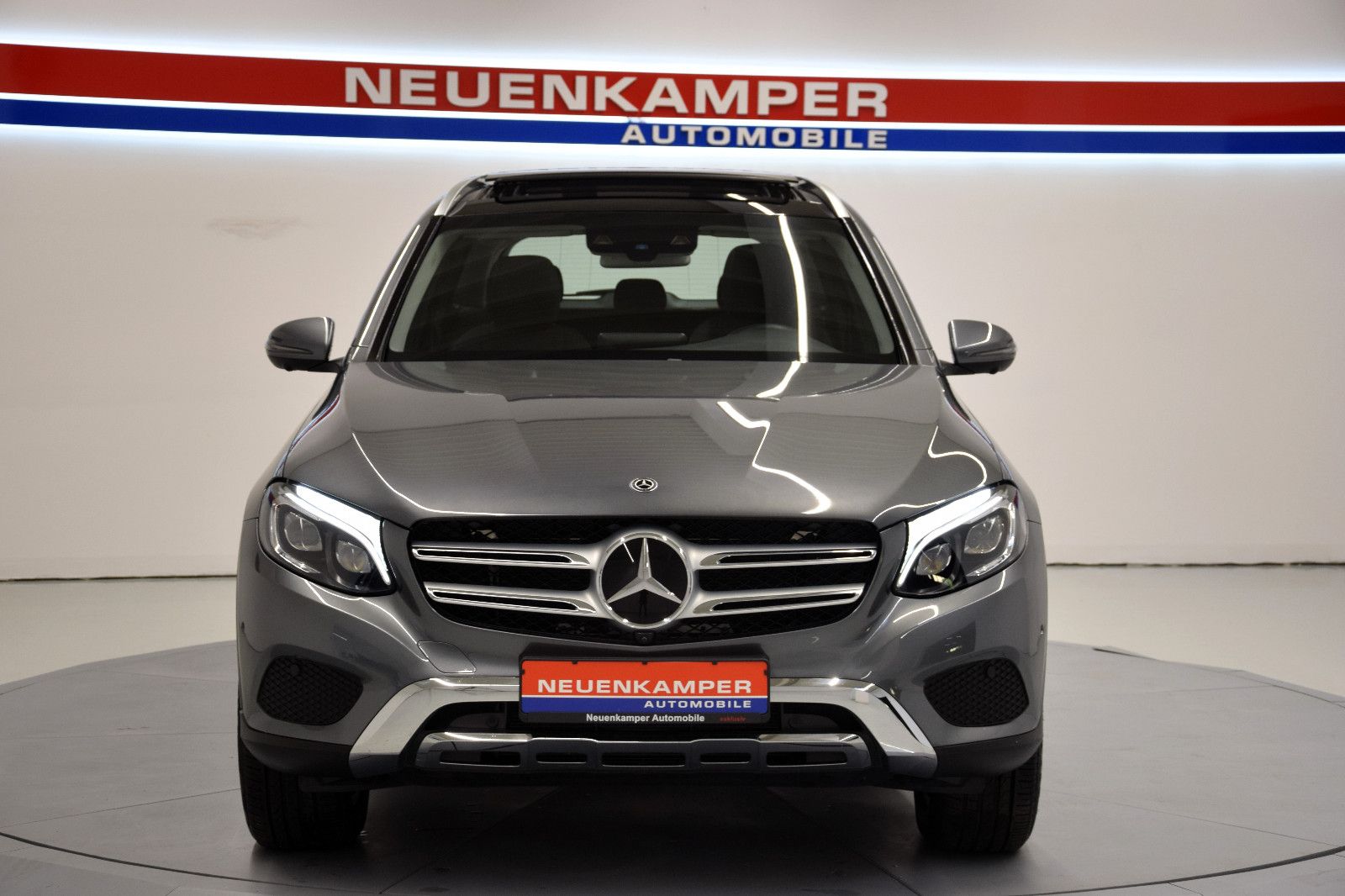 Fahrzeugabbildung Mercedes-Benz GLC 250 d 4Matic LED Panorama 360° Distron Navi