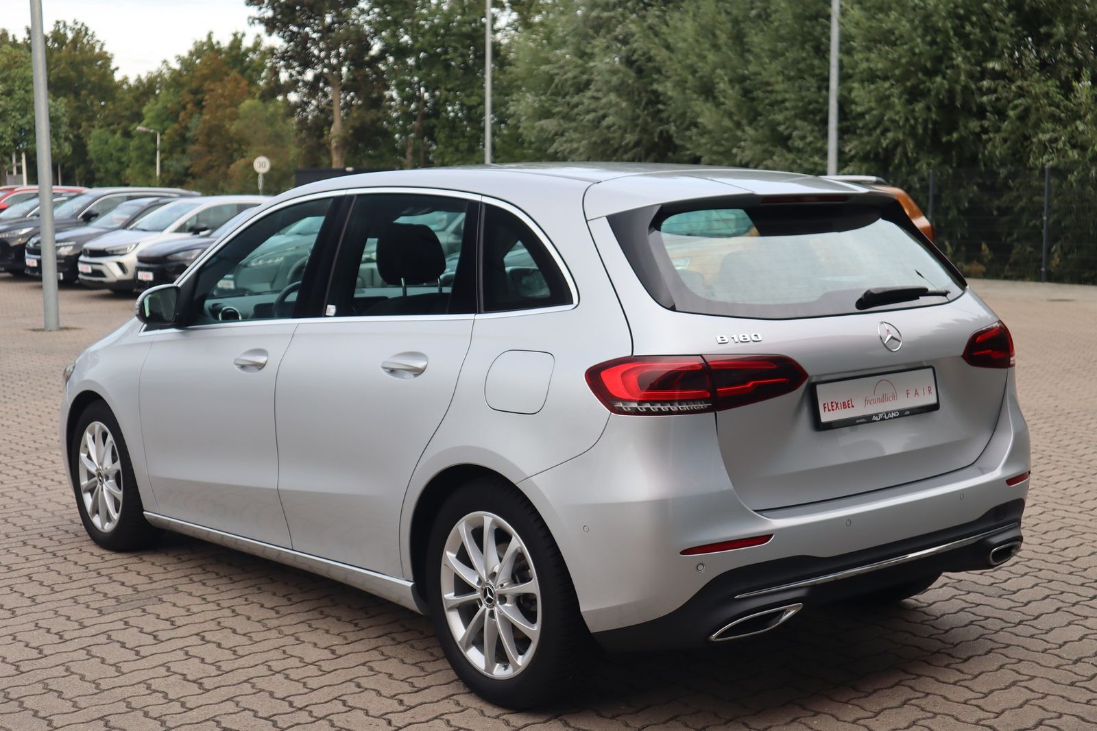 Mercedes-Benz B180 Progressive LED Navi Tempomat Sitzheizung imagem 3