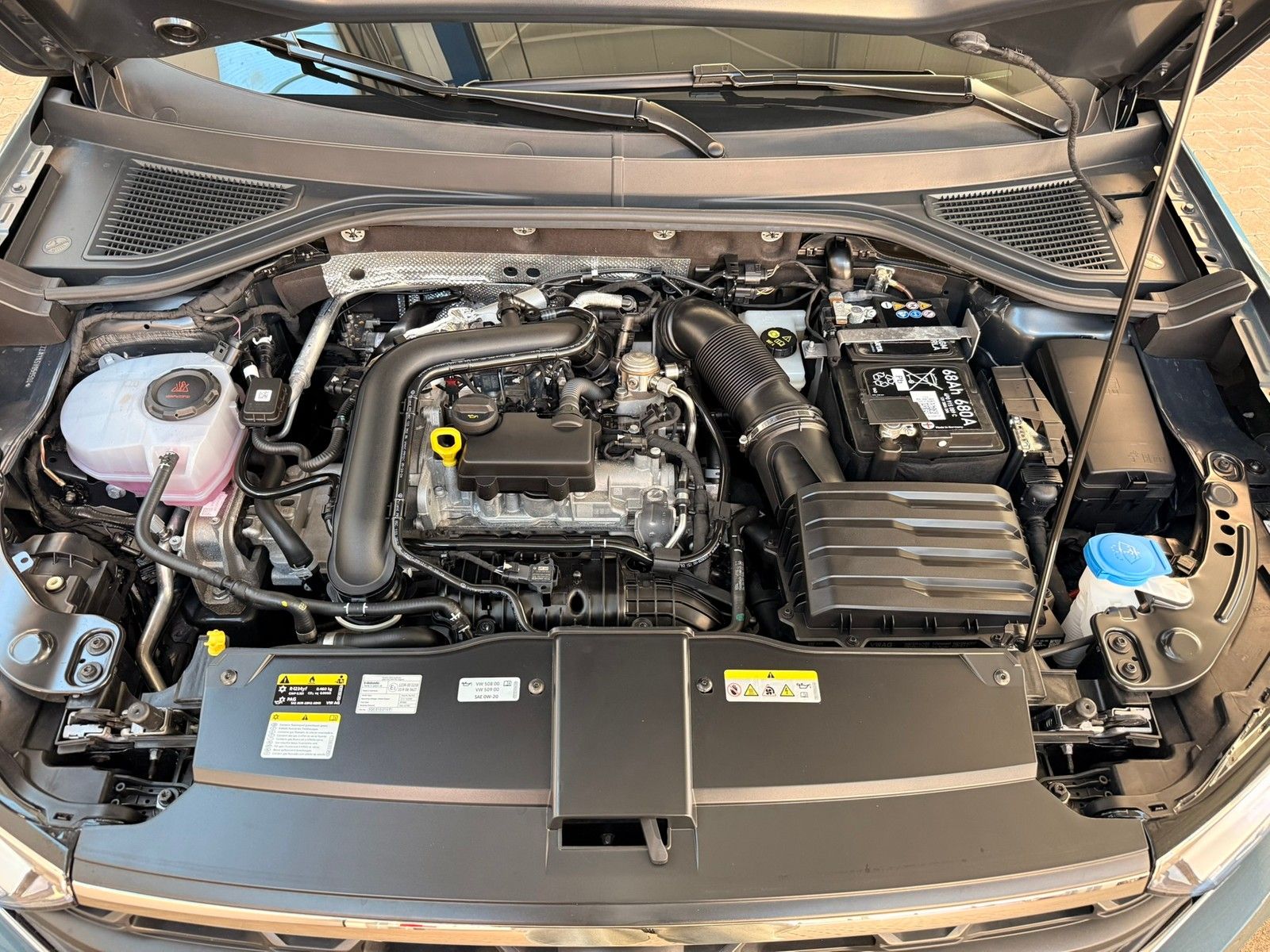 Fahrzeugabbildung Volkswagen T-Roc Goal 1,0 TSI 6-Gang Schaltung +LED +AHK +S