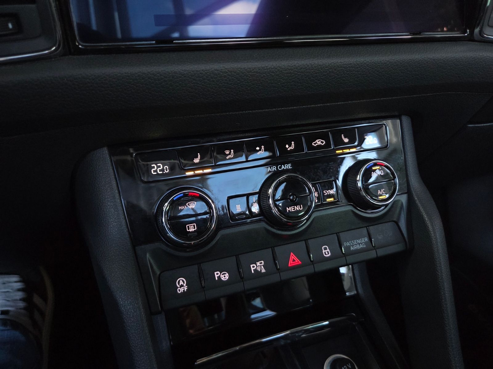 Fahrzeugabbildung SKODA Kodiaq Style 4x4 PANO MEMORY 360° STNDHZ
