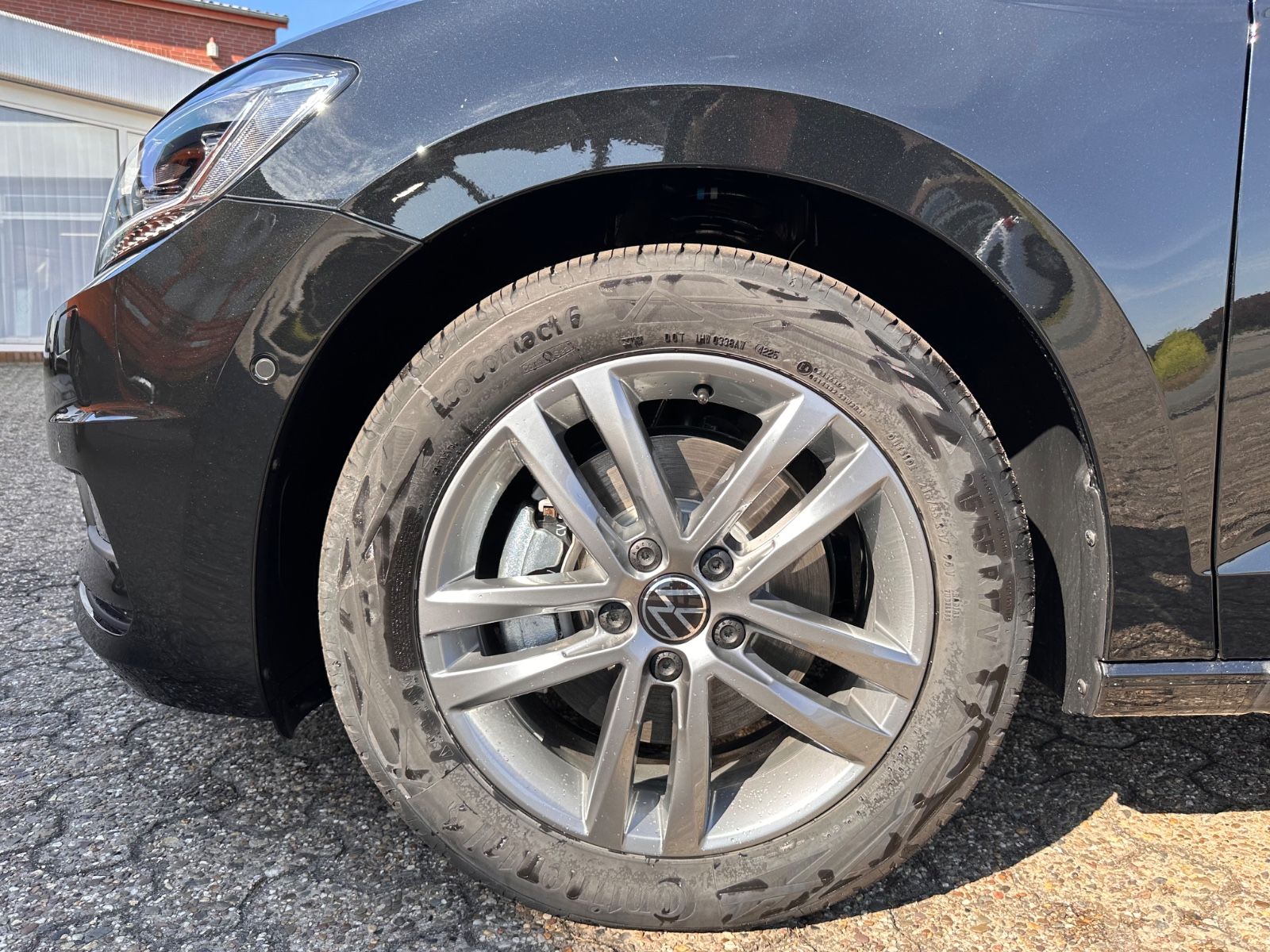 Fahrzeugabbildung Volkswagen Touran Comfortline 1.5 TSI DSG AHK/LED/Navi/SHZG