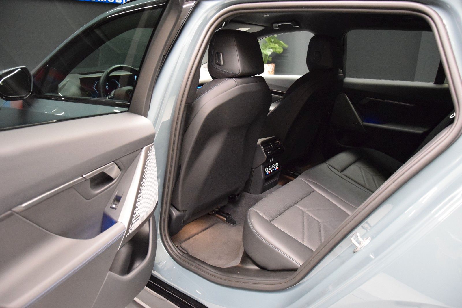 Fahrzeugabbildung BMW 520d xDrive Tour M Sport Pro Iconic Glow Stndhzg